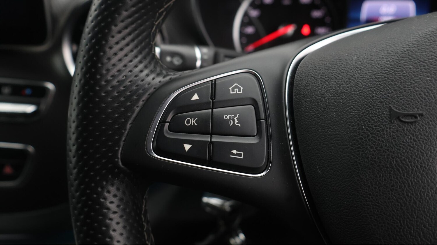 Used Mercedes-Benz V-Class 2023 for sale - 76498982: Photo 26