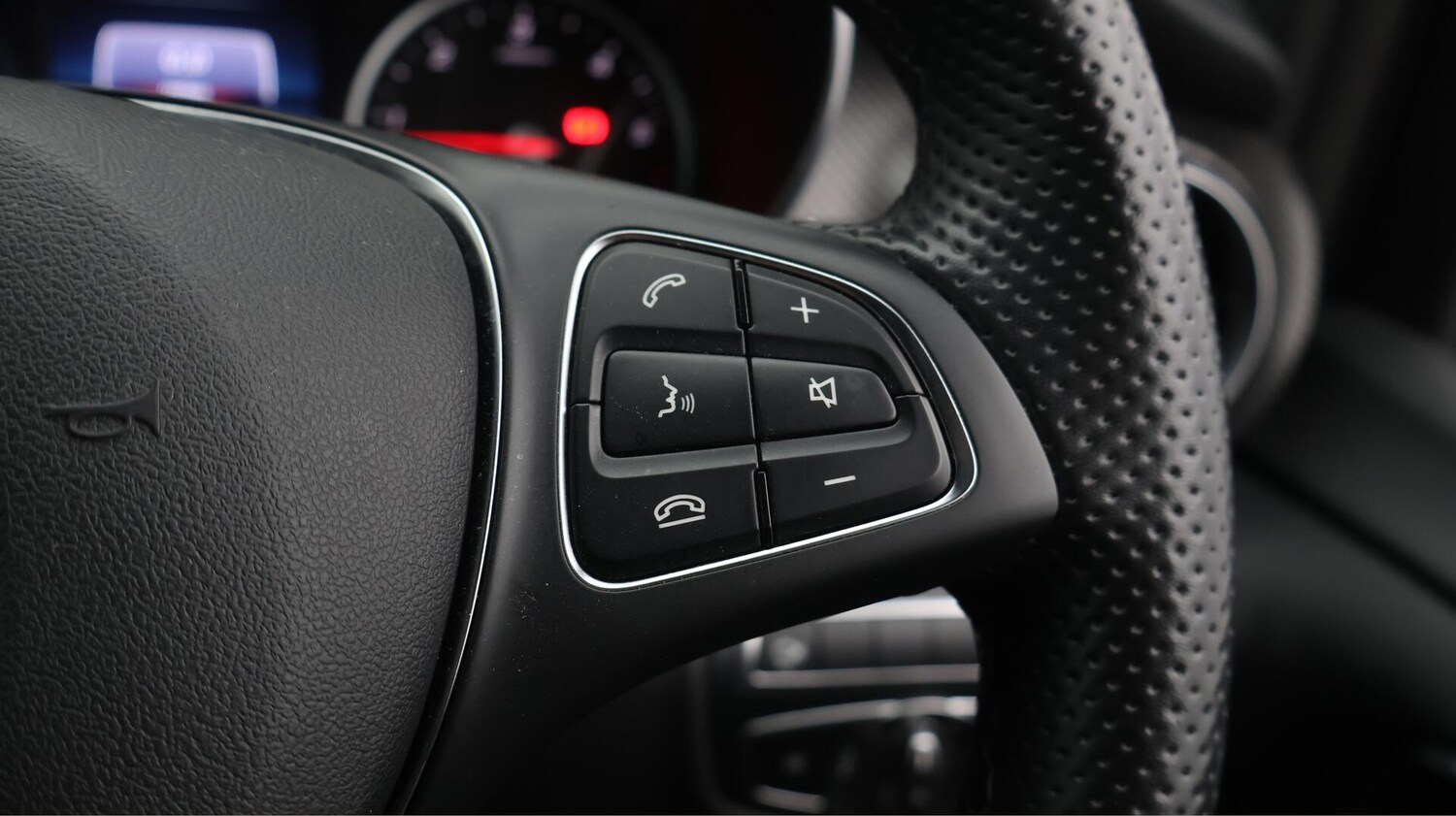 Used Mercedes-Benz V-Class 2023 for sale - 76498982: Photo 27