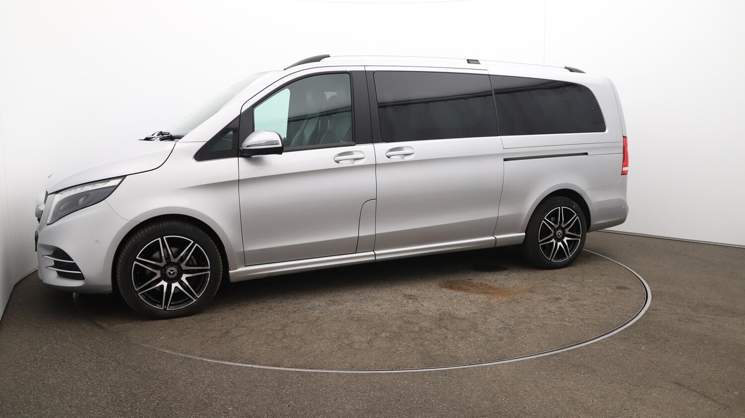 Used Mercedes-Benz V-Class 2023 for sale - 76498982: Photo 69