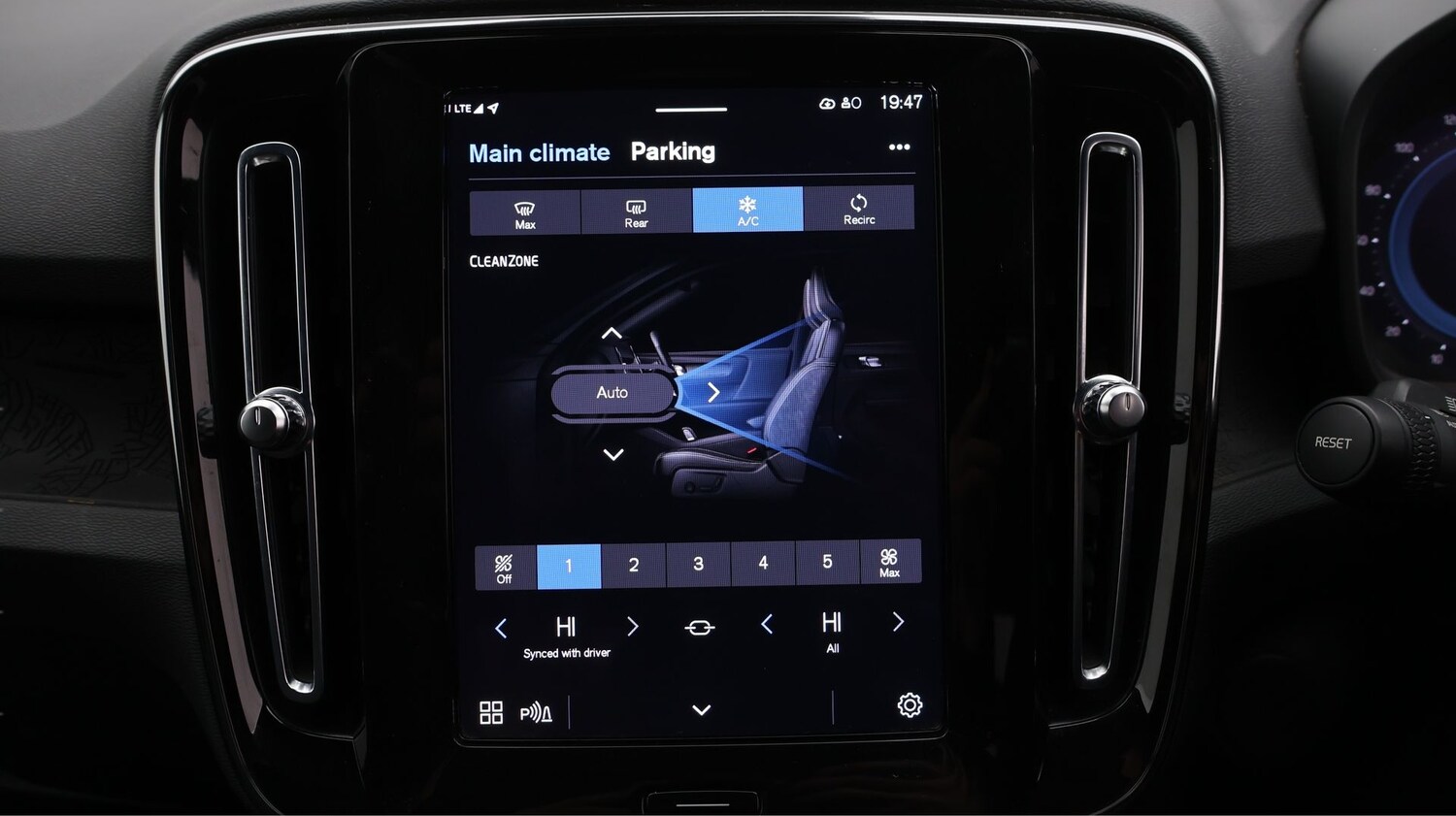 Used Volvo XC40 2023 for sale - 77365679: Photo 12