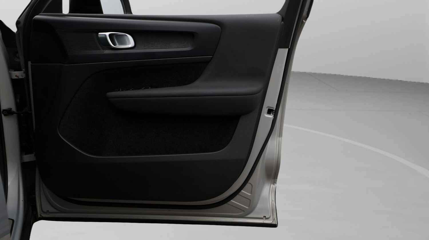 Used Volvo XC40 2023 for sale - 77365679: Photo 15