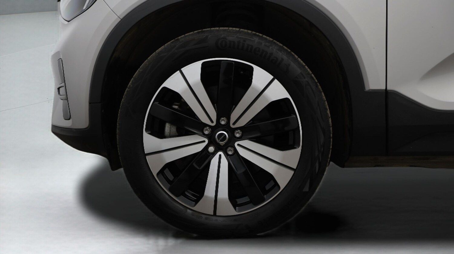 Used Volvo XC40 2023 for sale - 77365679: Photo 18