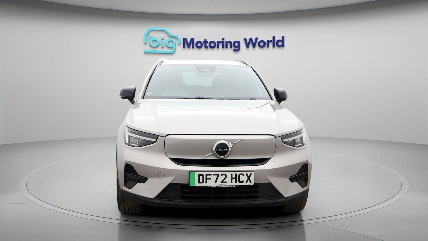 Used Volvo XC40 2023 for sale - 77365679: Photo 2