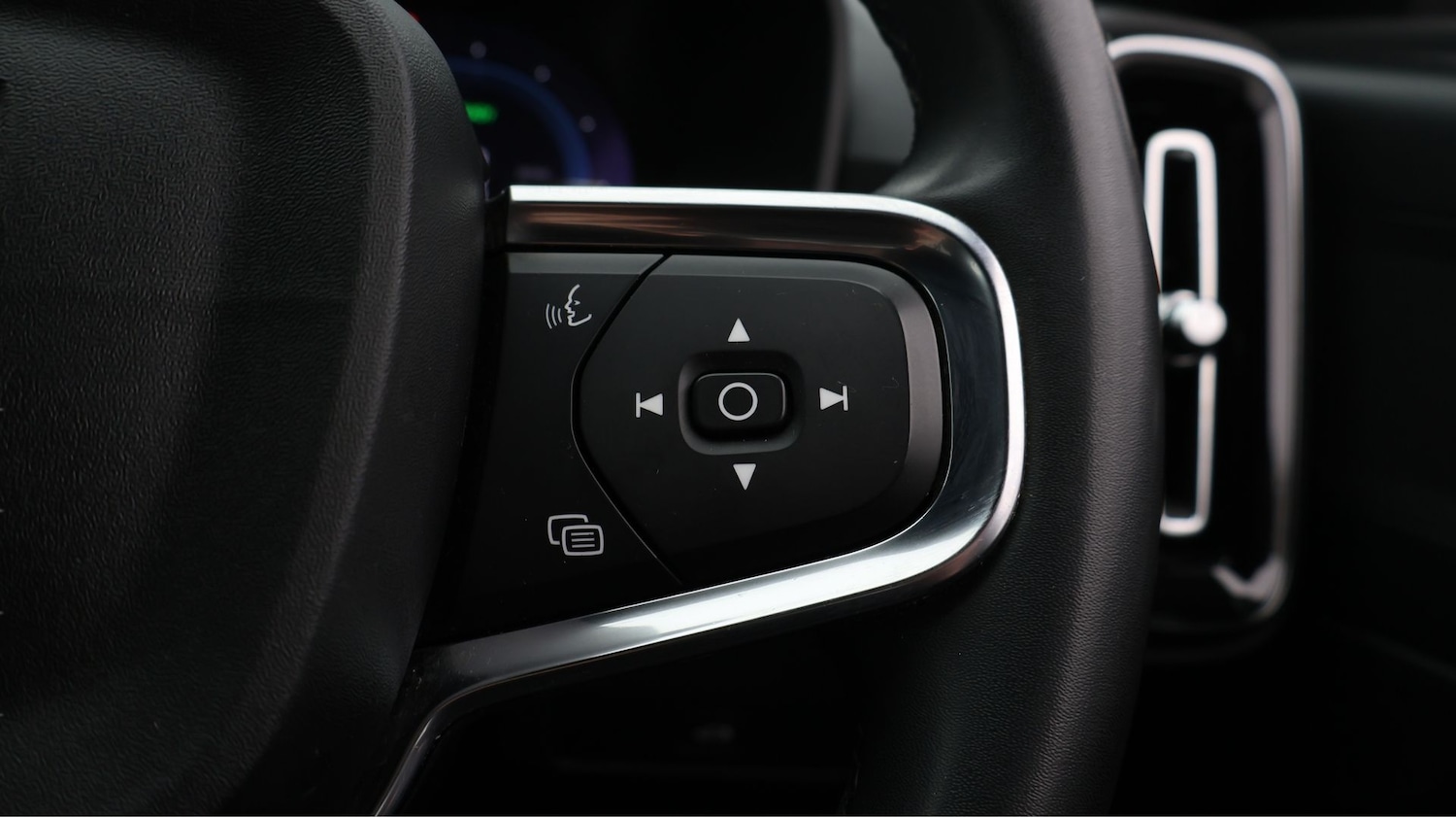 Used Volvo XC40 2023 for sale - 77365679: Photo 22