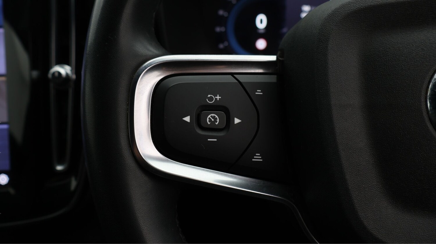 Used Volvo XC40 2023 for sale - 77365679: Photo 23