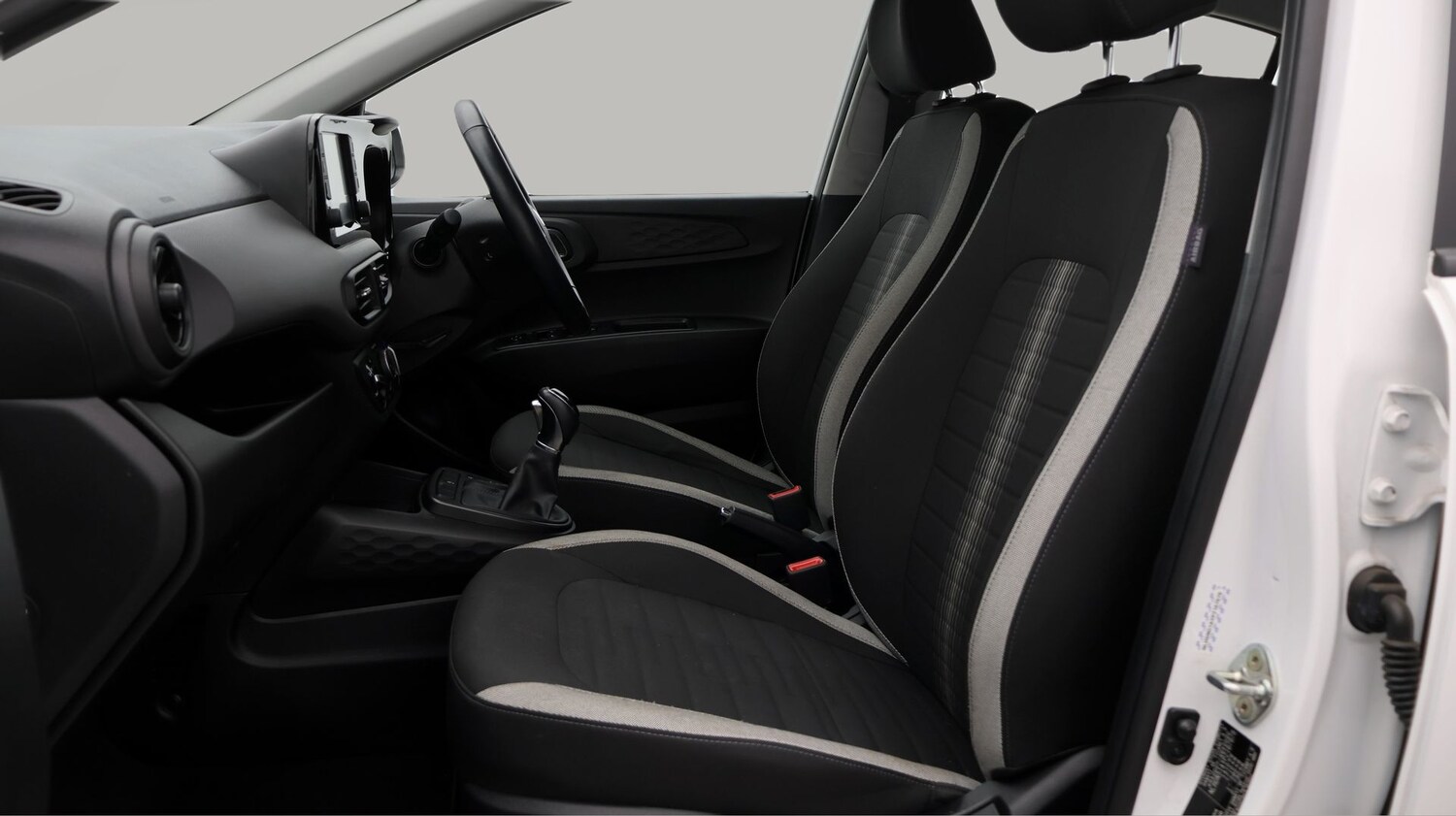 Used Hyundai i10 2022 for sale - 77220267: Photo 14