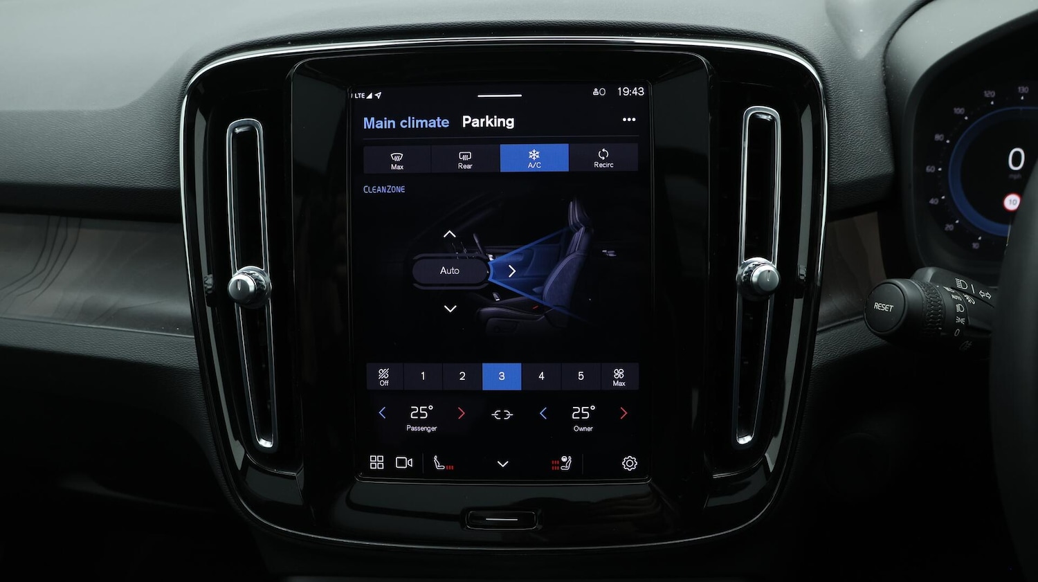 Used Volvo XC40 2022 for sale - 76765563: Photo 13