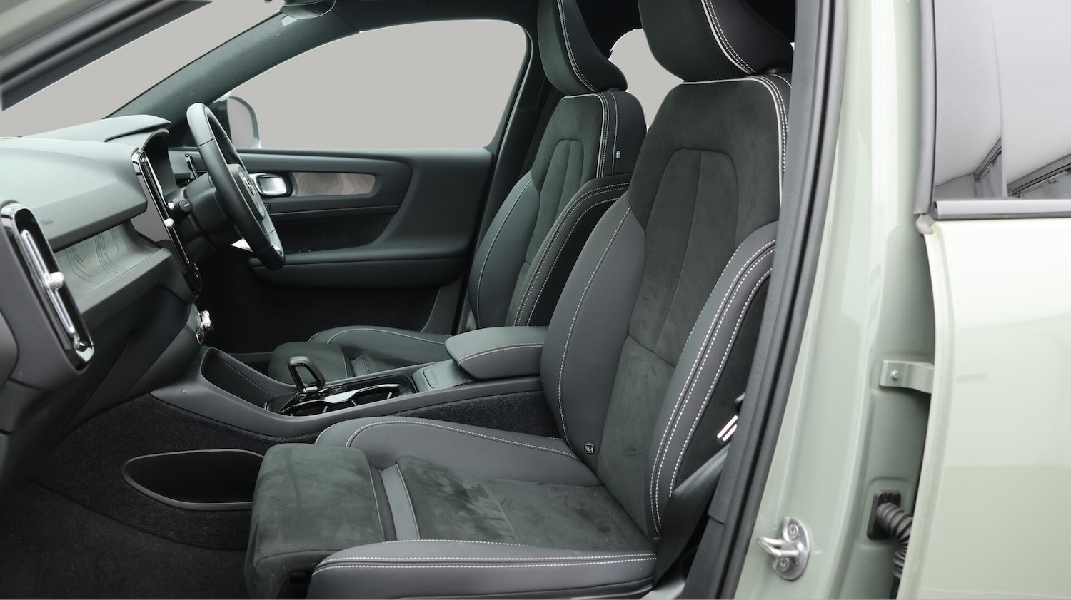 Used Volvo XC40 2022 for sale - 76765563: Photo 15