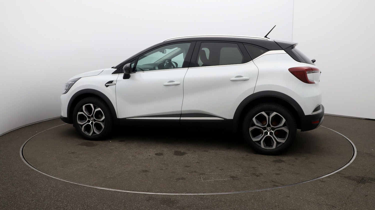 Used Renault Captur for sale - 76808937: Photo 49