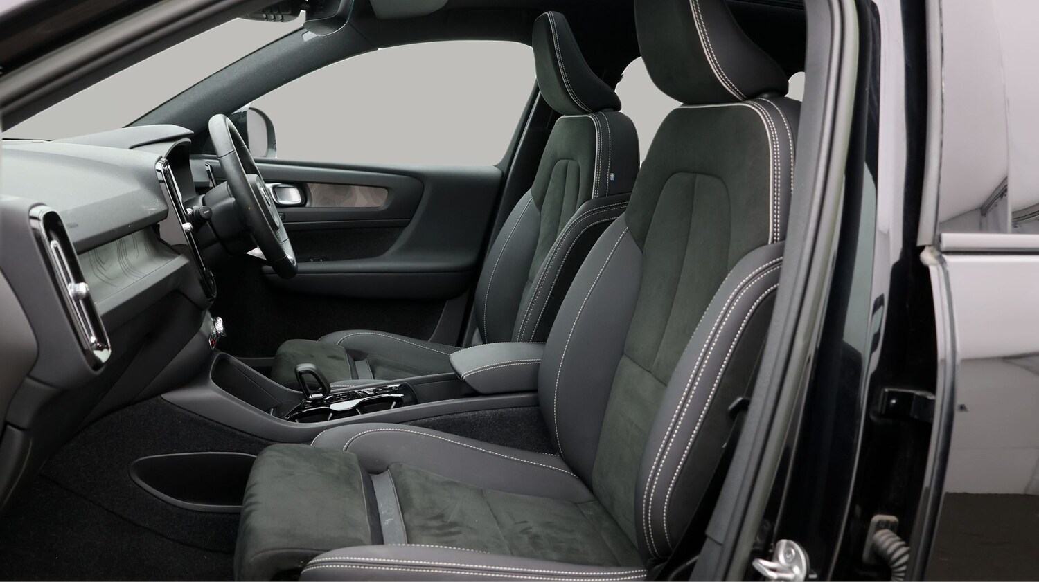 Used Volvo XC40 2022 for sale - 77210952: Photo 14