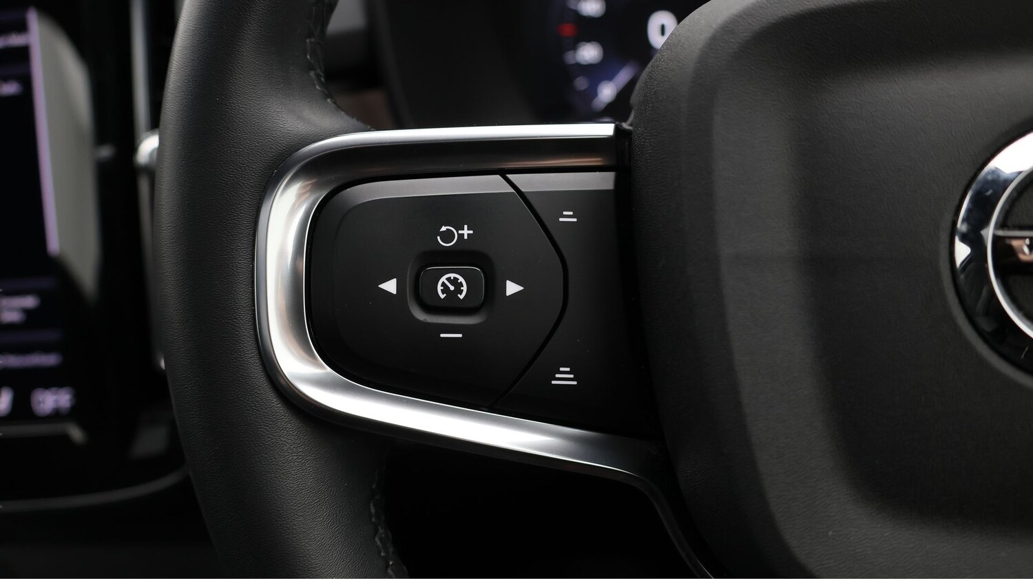 Used Volvo XC40 2022 for sale - 77210952: Photo 24