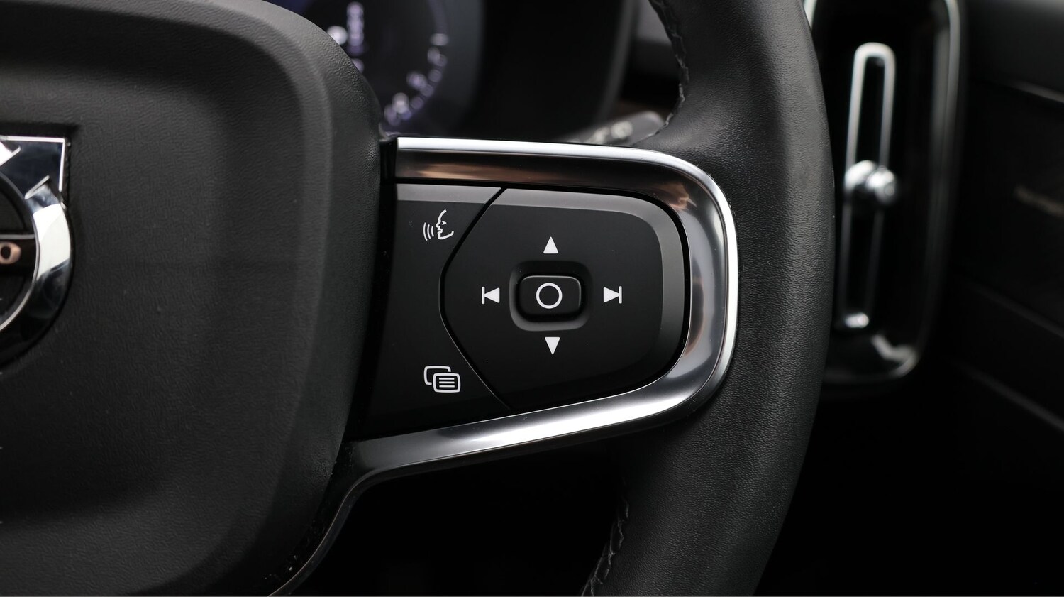 Used Volvo XC40 2022 for sale - 77210952: Photo 26