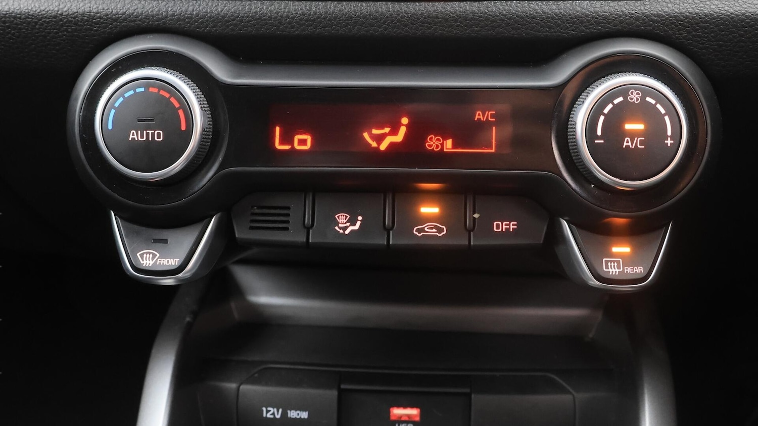 Used Kia Stonic 2021 for sale - 76151574: Photo 13