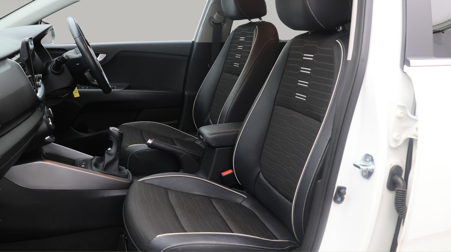 Used Kia Stonic 2021 for sale - 76151574: Photo 15