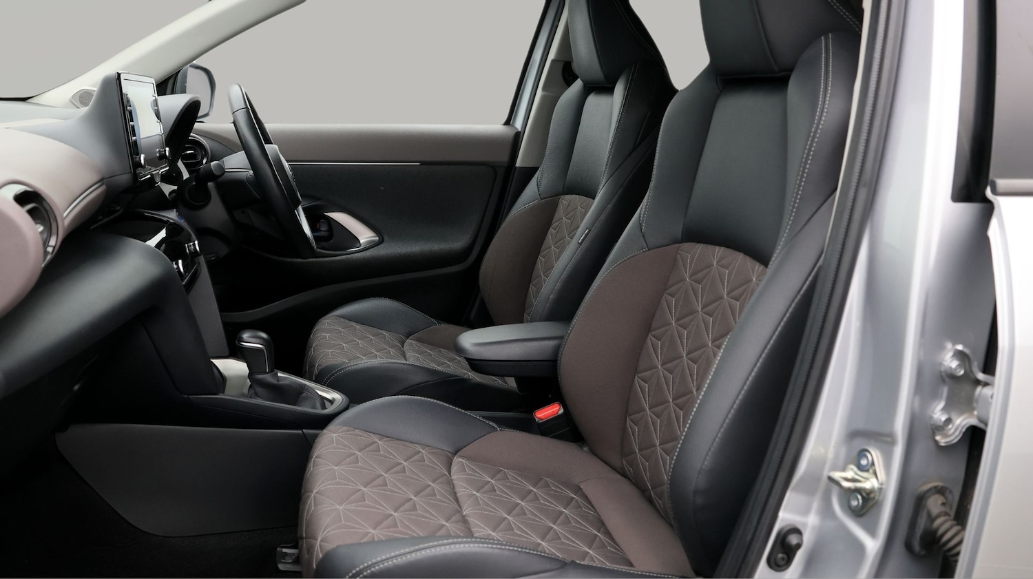 Used Toyota Yaris Cross 2021 for sale - 77181450: Photo 14