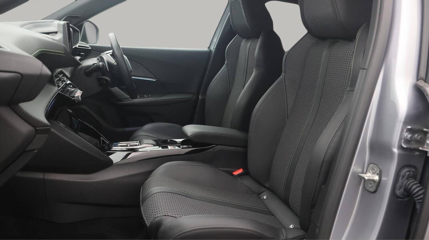 Used Peugeot 2008 2023 for sale - 76283740: Photo 15