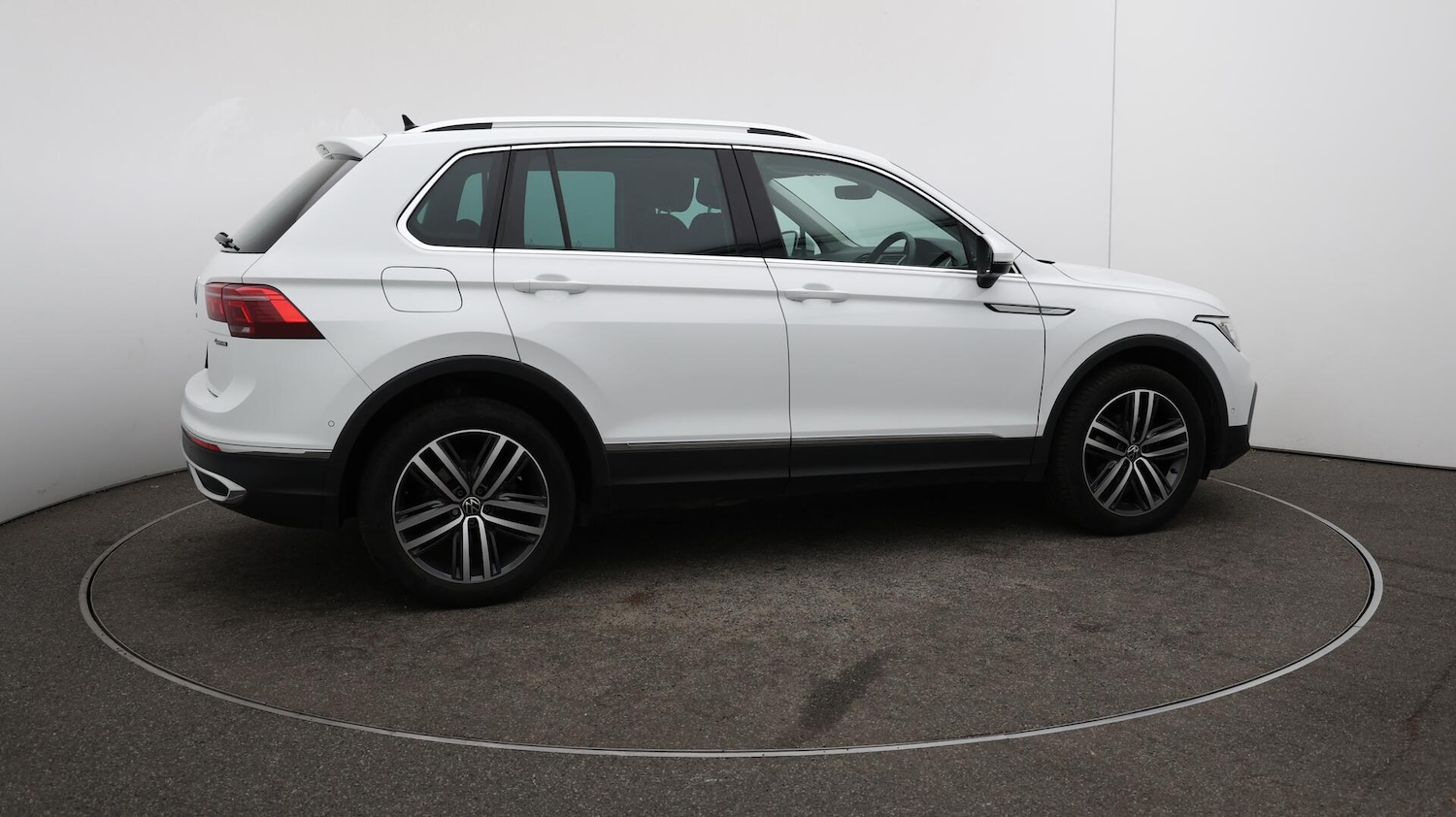 Used Volkswagen Tiguan 2022 for sale - 76153040: Photo 52