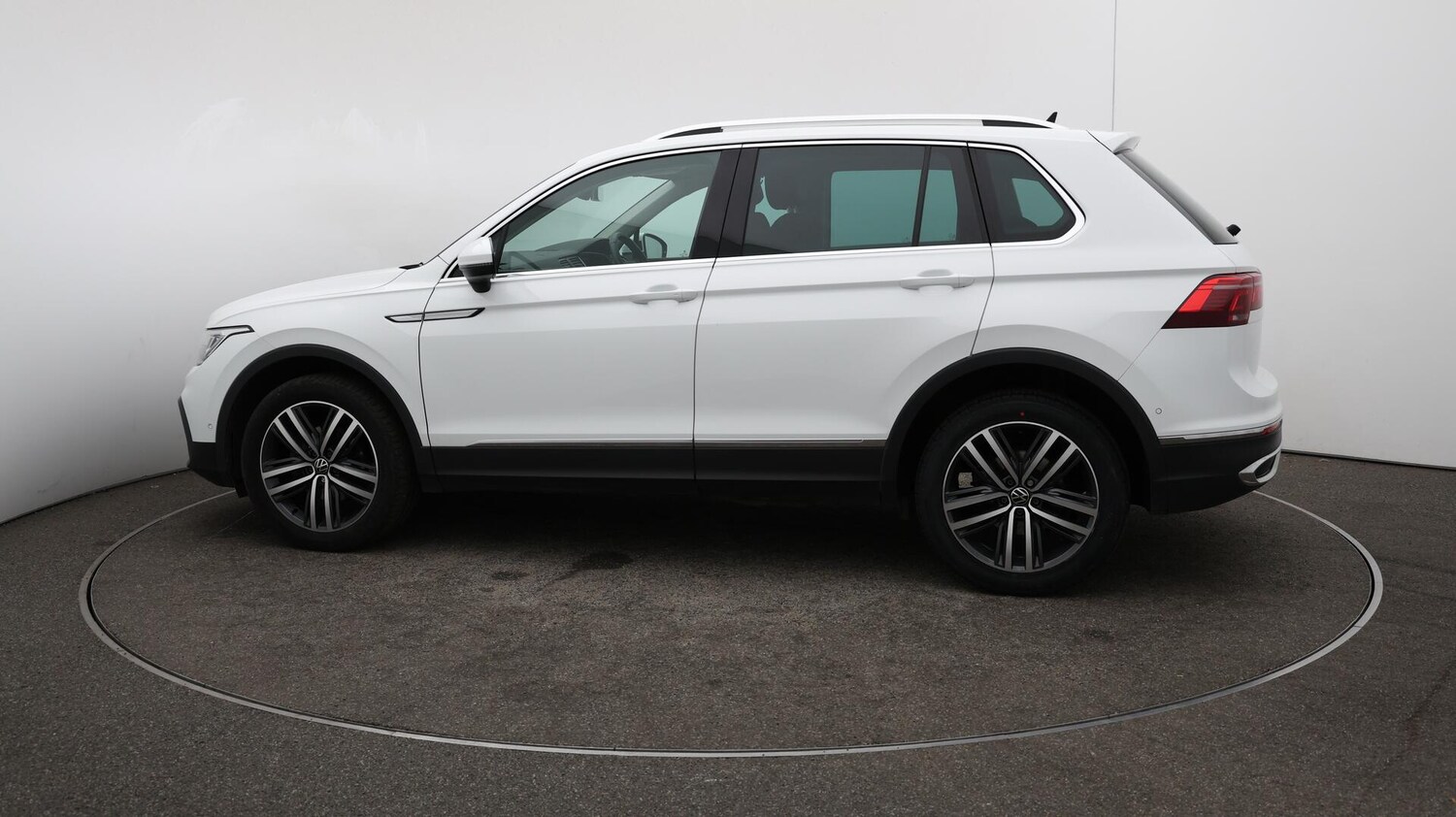 Used Volkswagen Tiguan 2022 for sale - 76153040: Photo 59