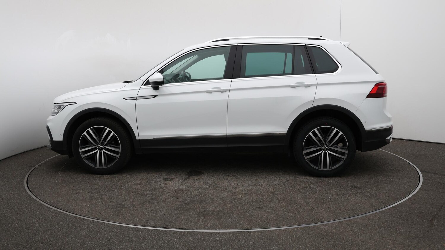 Used Volkswagen Tiguan 2022 for sale - 76153040: Photo 65