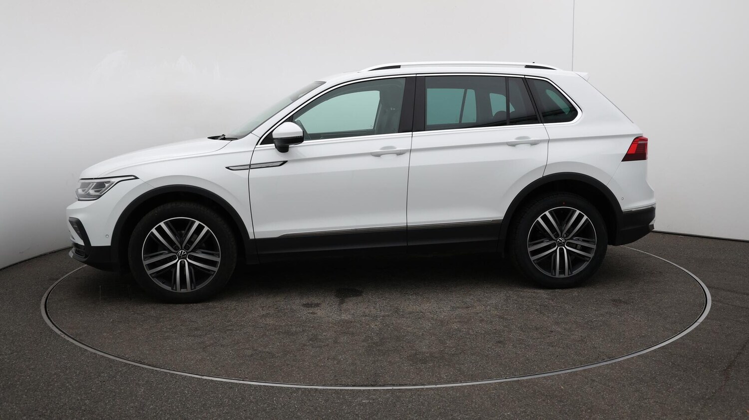 Used Volkswagen Tiguan 2022 for sale - 76153040: Photo 66