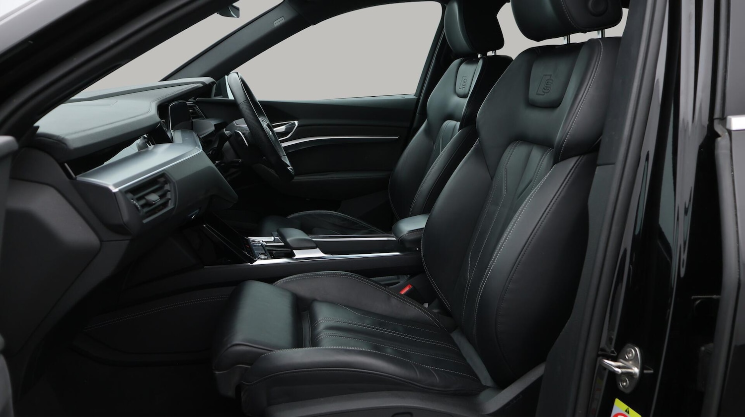 Used Audi e-tron 2023 for sale - 76136296: Photo 15