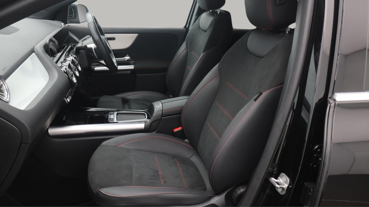 Used Mercedes-Benz GLA 2023 for sale - 76398659: Photo 15