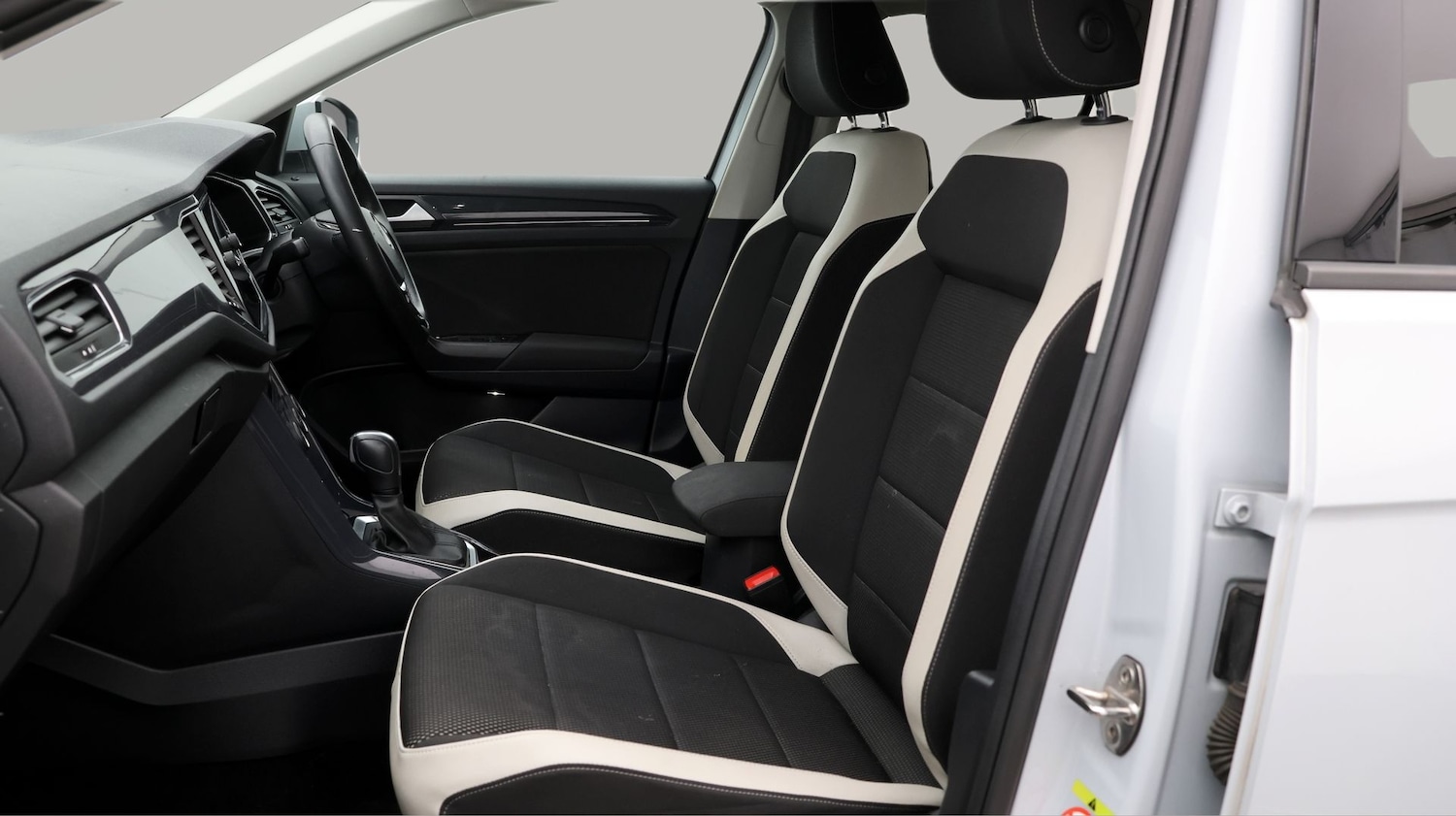 Used Volkswagen T-Roc 2020 for sale - 77616926: Photo 14