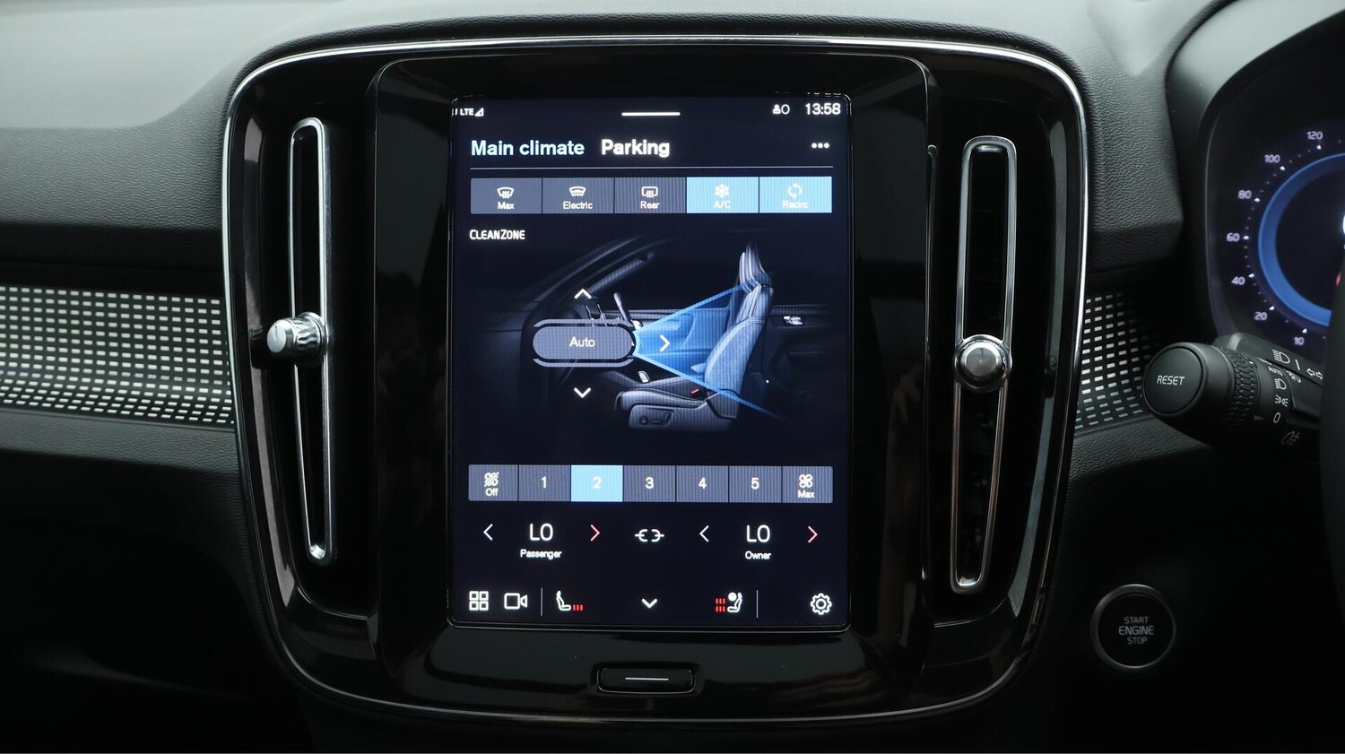 Used Volvo XC40 2023 for sale - 75990881: Photo 13