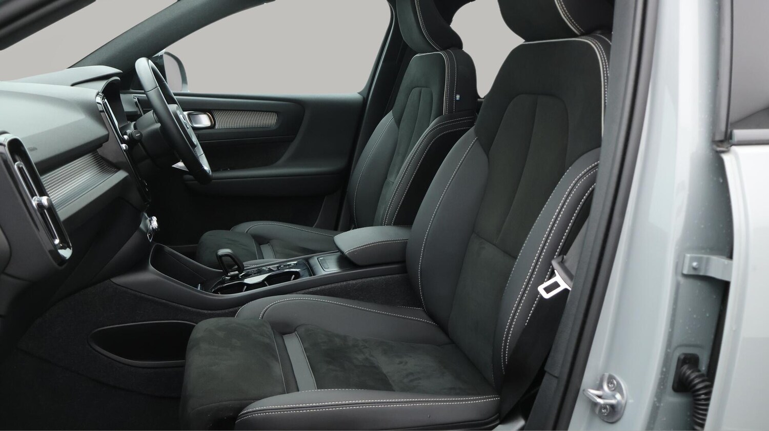 Used Volvo XC40 2023 for sale - 75990881: Photo 15
