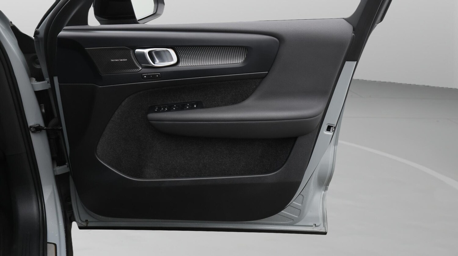 Used Volvo XC40 2023 for sale - 75990881: Photo 16