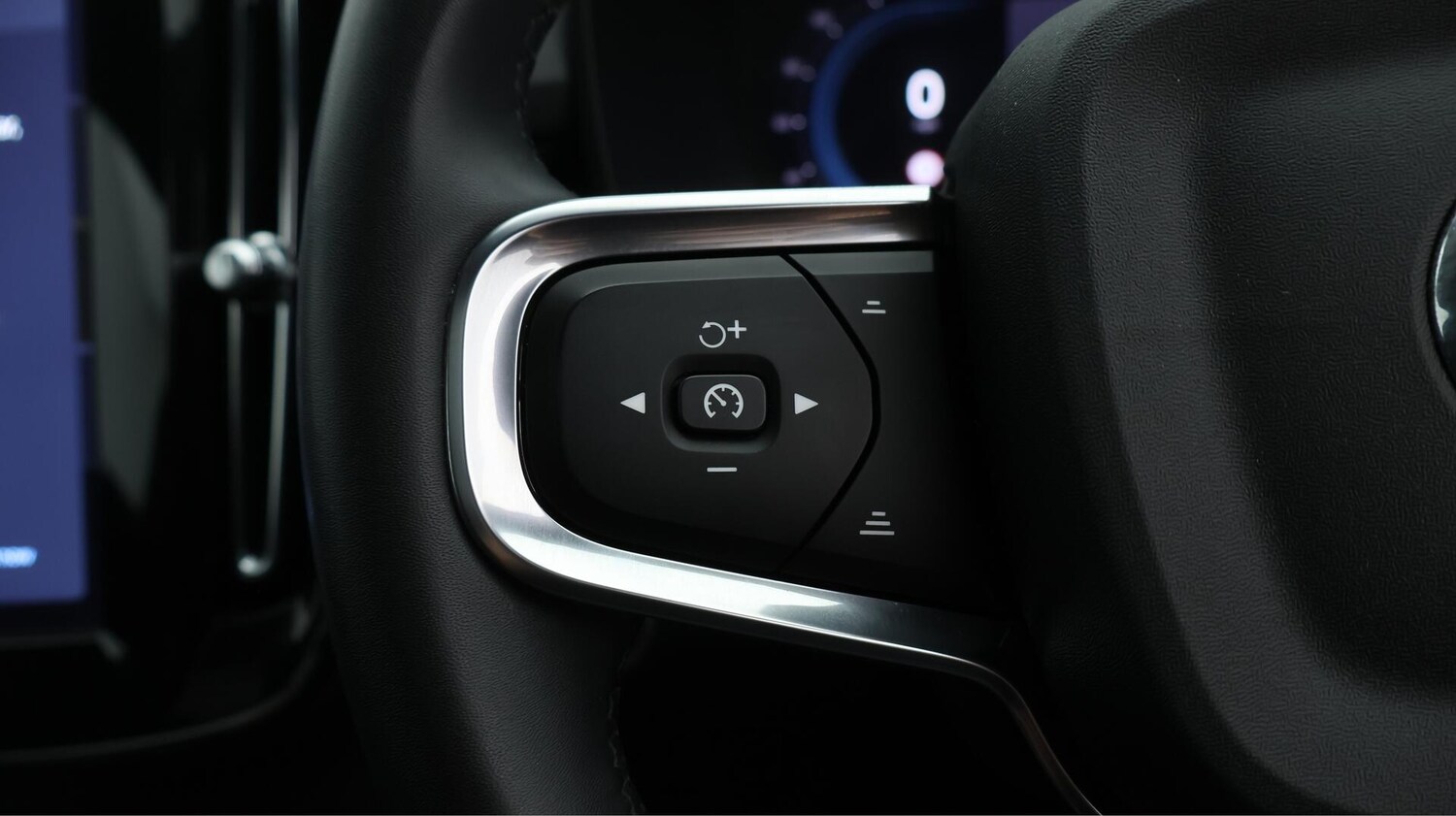 Used Volvo XC40 2023 for sale - 75990881: Photo 25