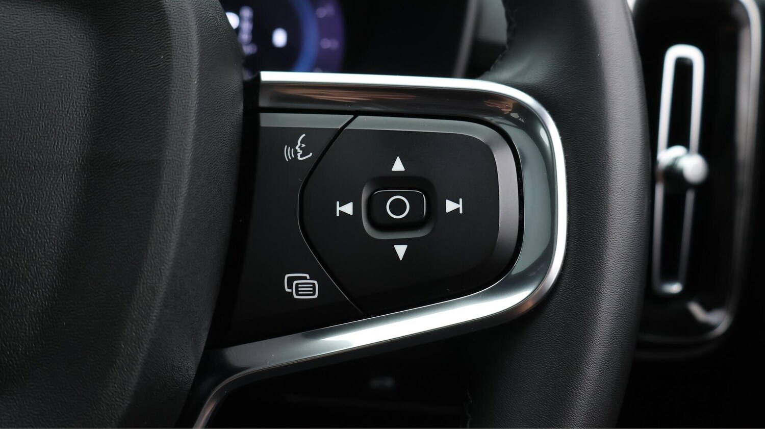 Used Volvo XC40 2023 for sale - 75990881: Photo 26