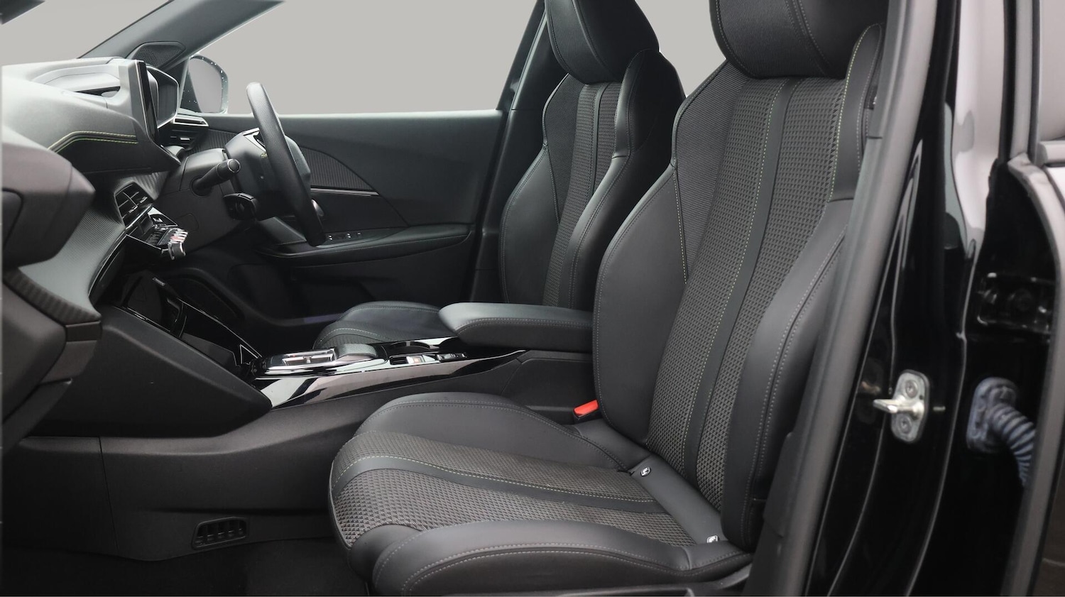 Used Peugeot 2008 2022 for sale - 76584145: Photo 15