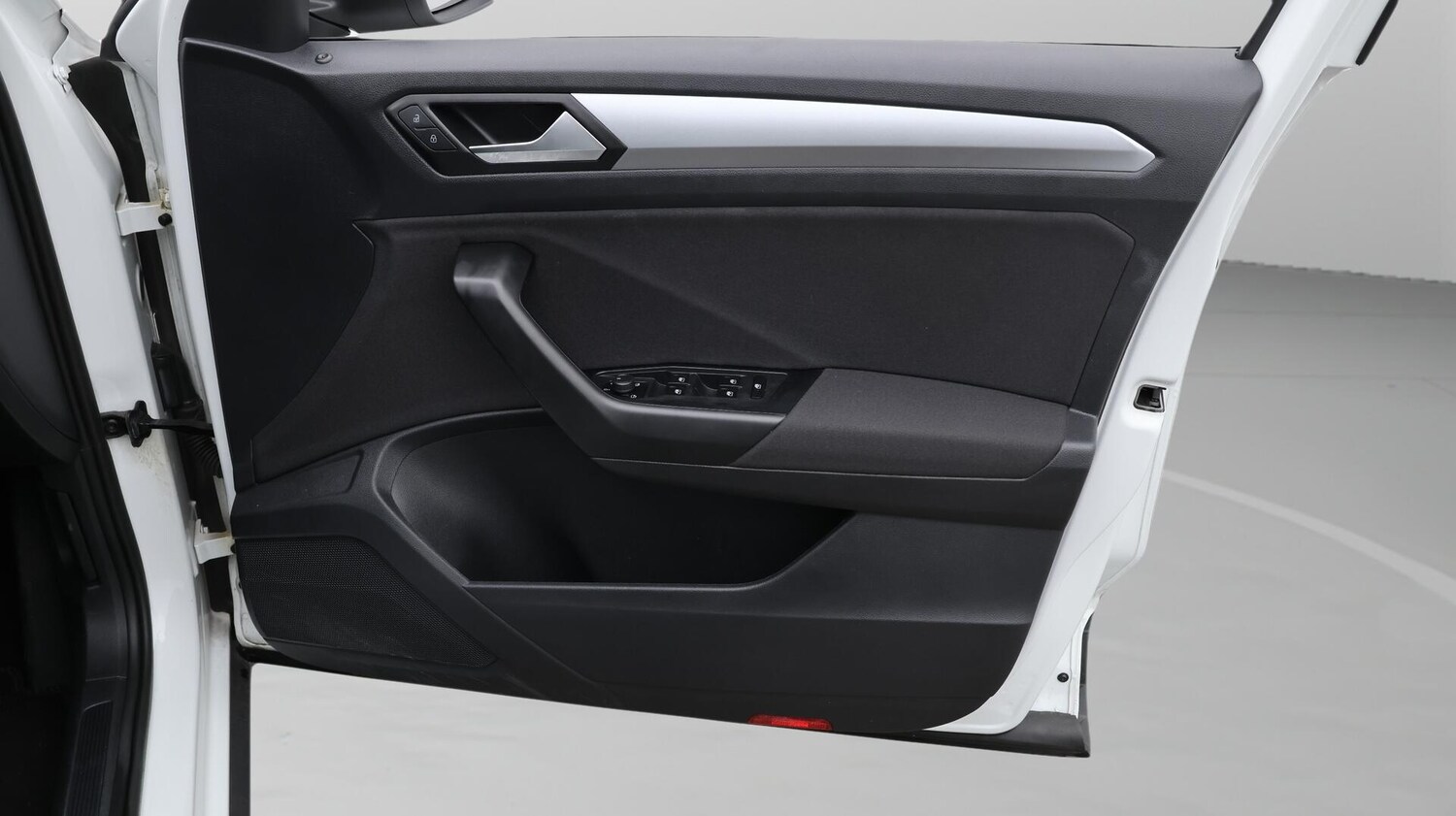 Used Volkswagen T-Roc for sale - 76728747: Photo 16