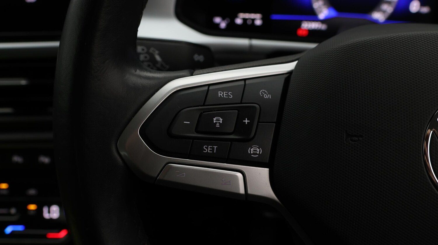 Used Volkswagen T-Roc for sale - 76728747: Photo 23