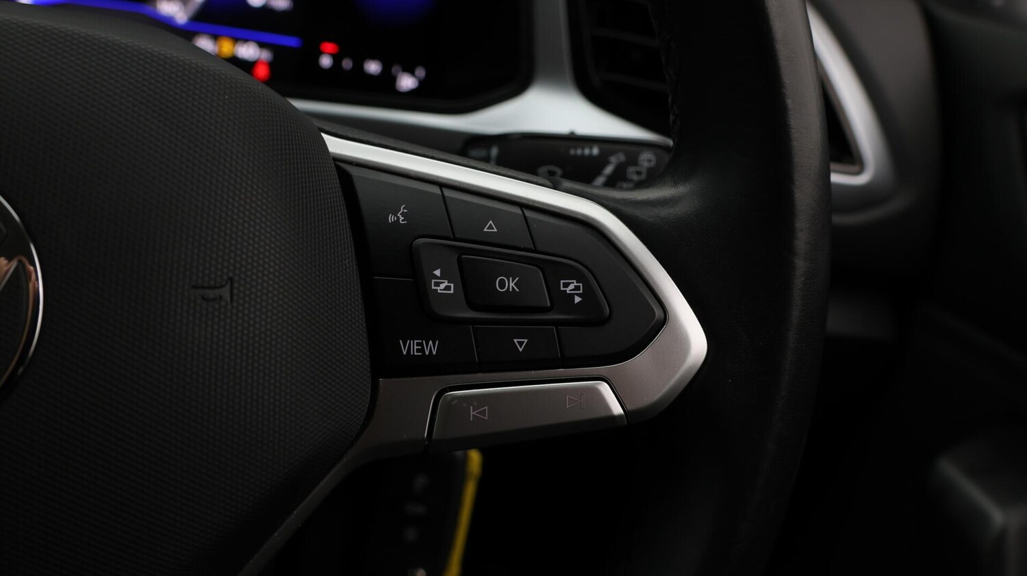 Used Volkswagen T-Roc for sale - 76728747: Photo 24