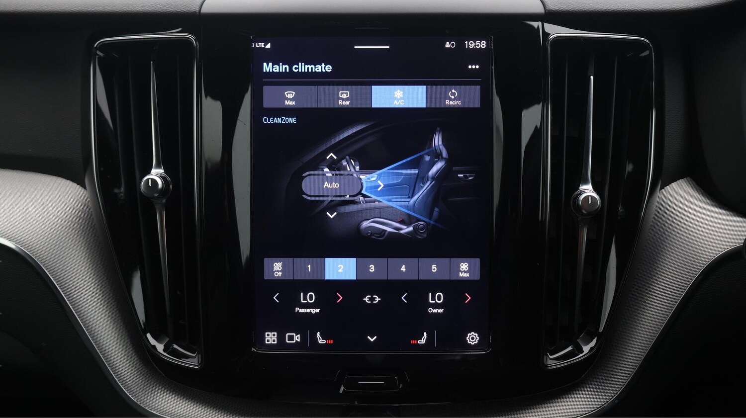 Used Volvo XC60 2022 for sale - 76550257: Photo 12