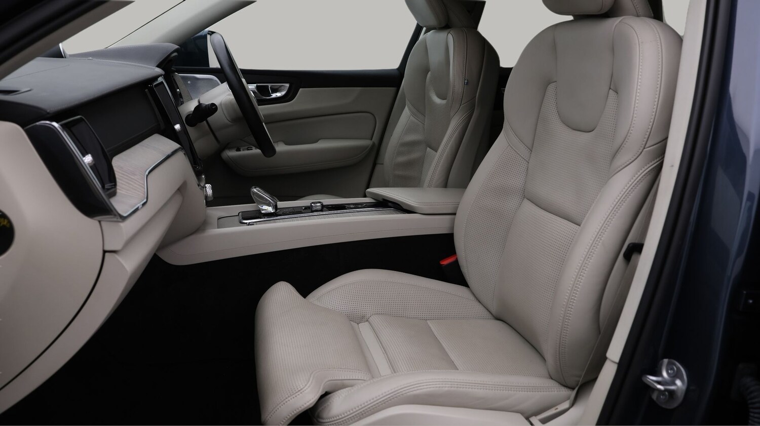 Used Volvo XC60 2023 for sale - 77580993: Photo 14