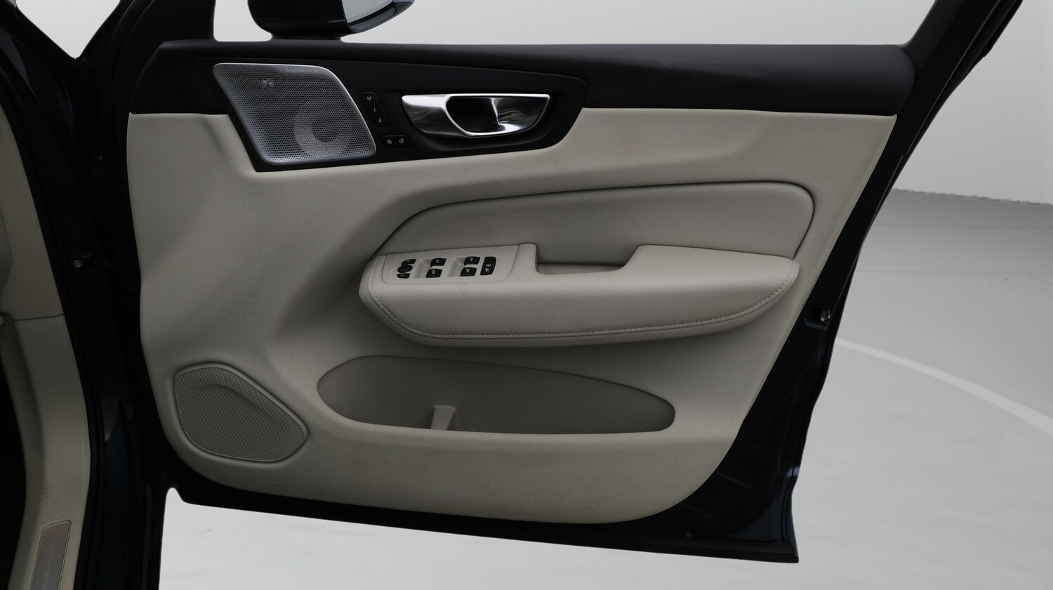 Used Volvo XC60 2023 for sale - 77580993: Photo 15