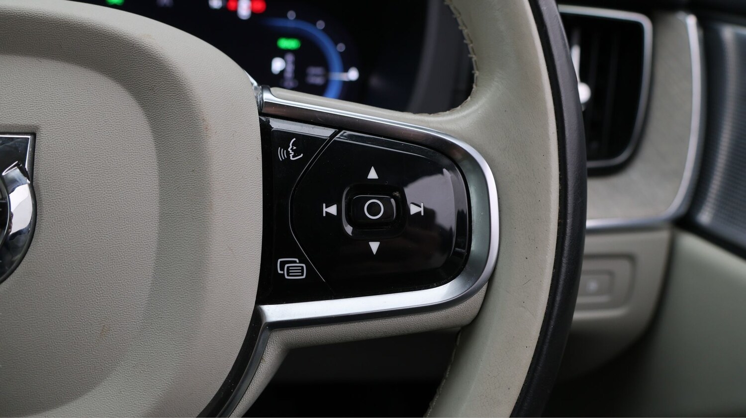 Used Volvo XC60 2023 for sale - 77580993: Photo 23