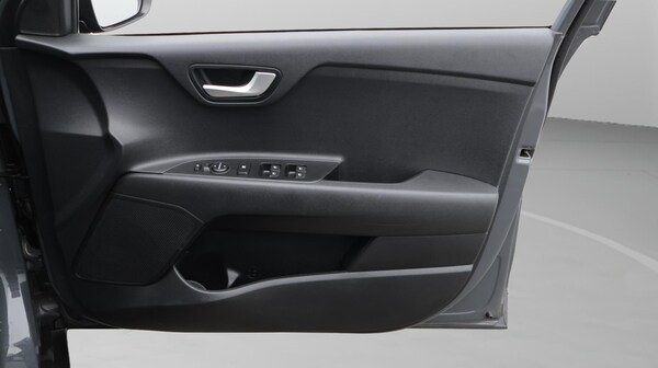 Used Kia Stonic 2023 for sale - 75290768: Photo 16