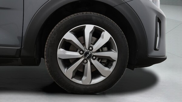 Used Kia Stonic 2023 for sale - 75290768: Photo 19