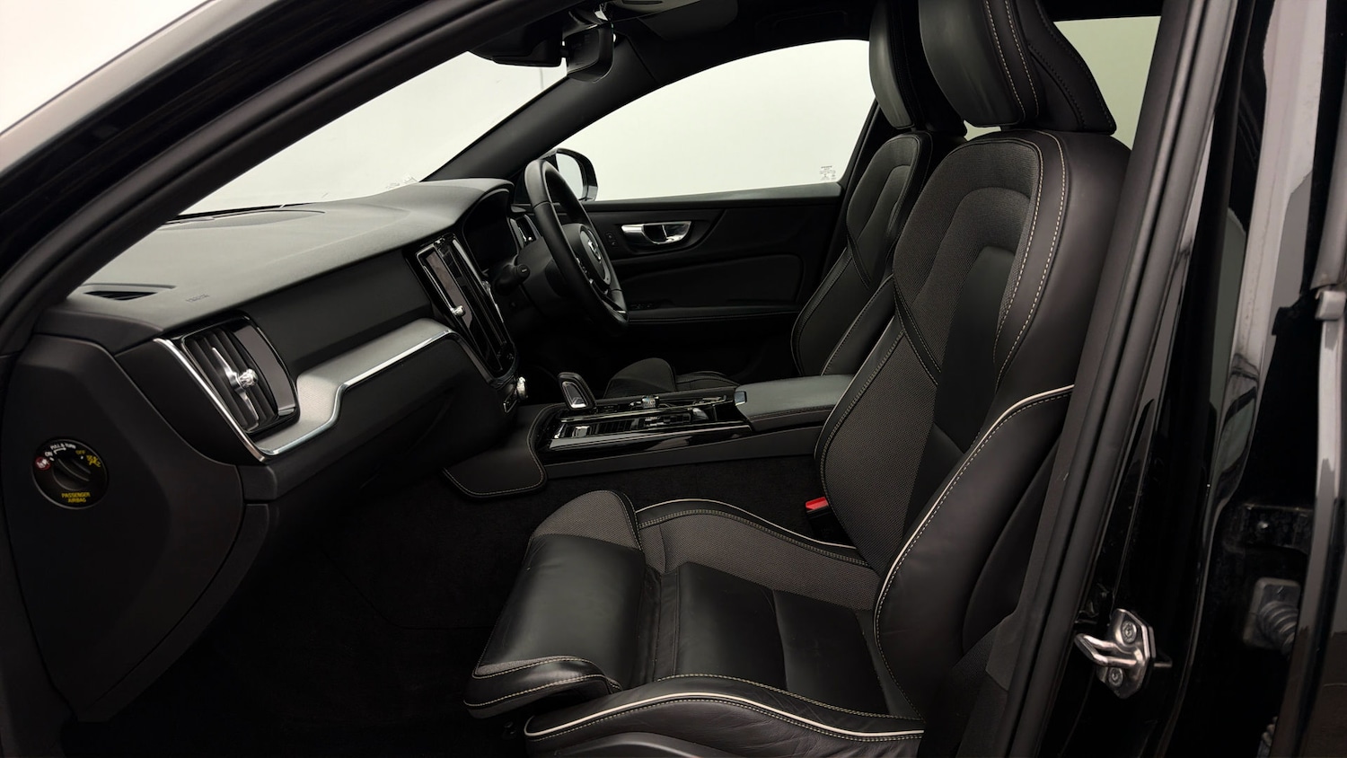 Used Volvo V60 2021 for sale - 77968460: Photo 13