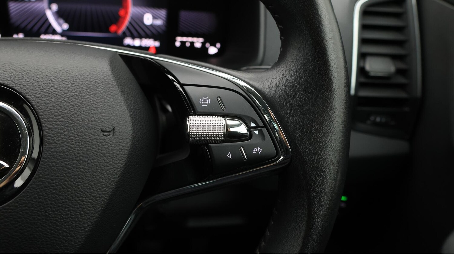 Used Skoda Karoq 2023 for sale - 76456904: Photo 25