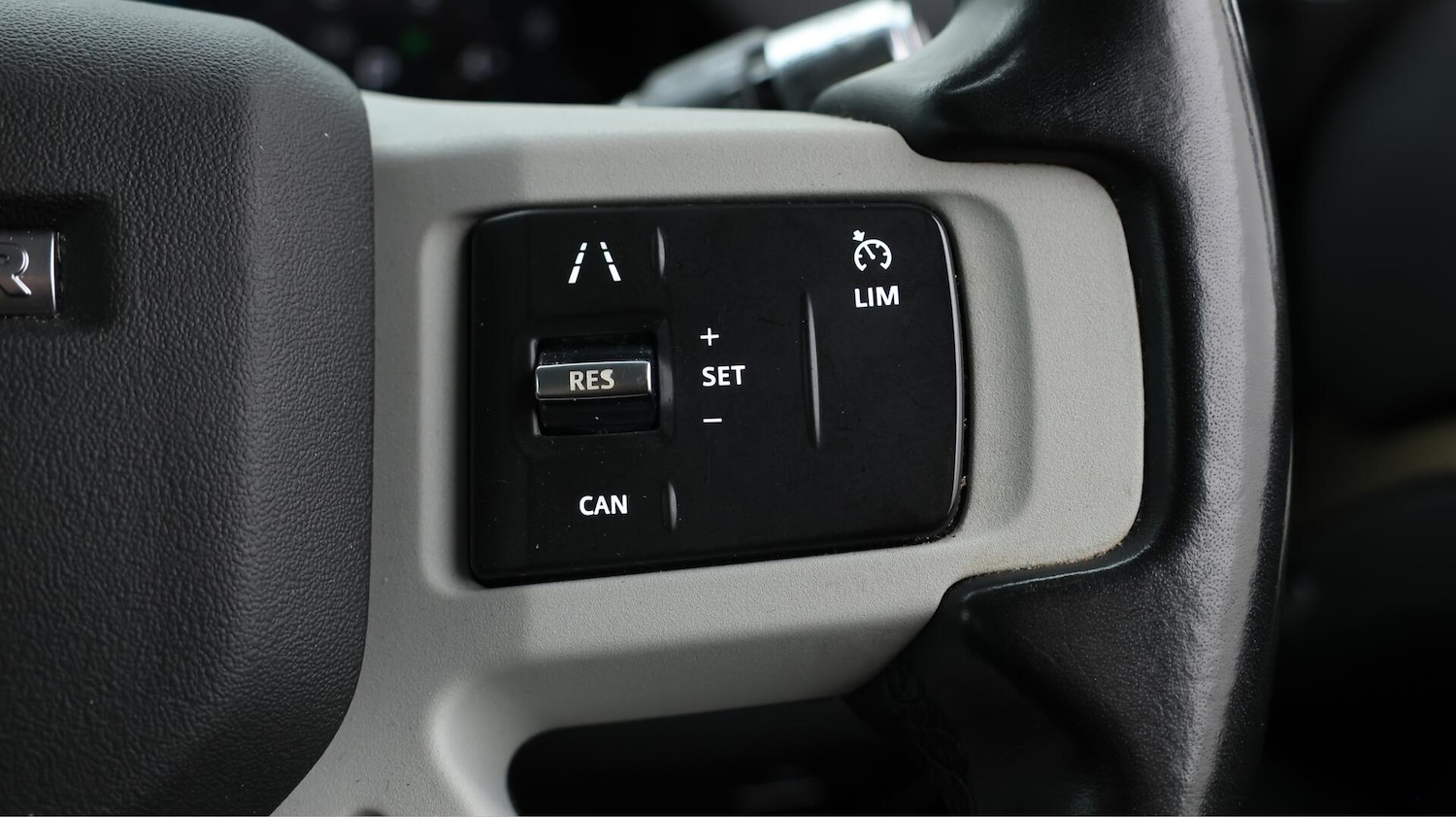 Used Land Rover Defender 2021 for sale - 76441117: Photo 27