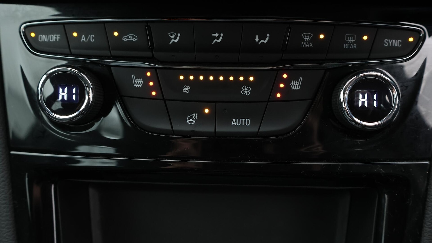 Used Vauxhall Astra for sale - 76498957: Photo 13