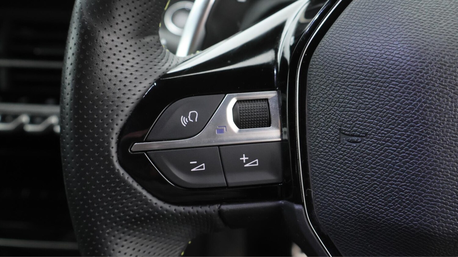 Used Peugeot 2008 2023 for sale - 76109176: Photo 25