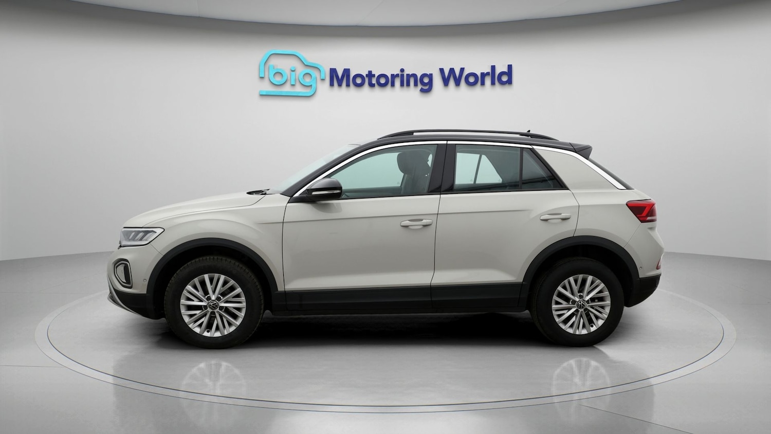 Used Volkswagen T-Roc 2022 for sale - 77349969: Photo 4