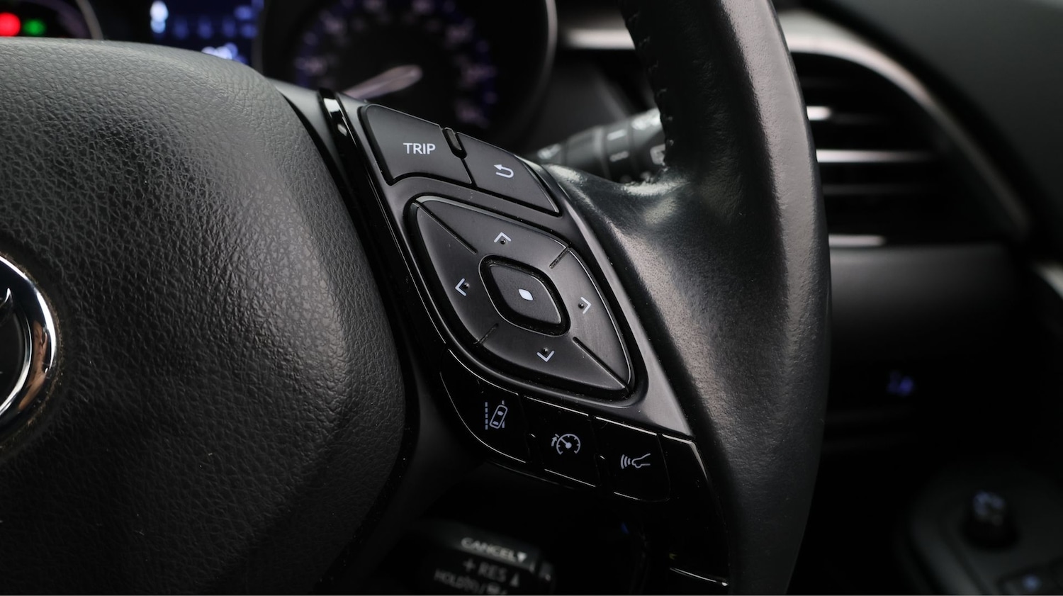 Used Toyota C-HR 2023 for sale - 77382823: Photo 24