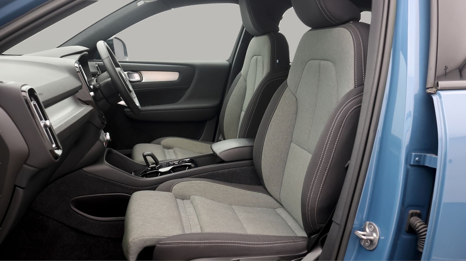 Used Volvo XC40 2023 for sale - 77831946: Photo 14